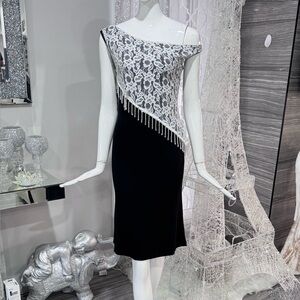 🖤🤍 Elegant Asymmetrical Black Dress With White Lace